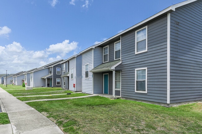 Rancho de Luna in Robstown, TX - Building Photo - Building Photo