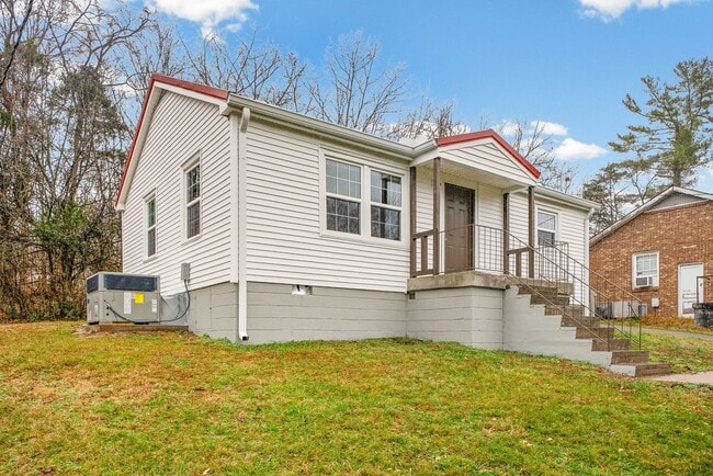 926 W Happy Hollow Dr in Clarksville, TN - Building Photo - Building Photo