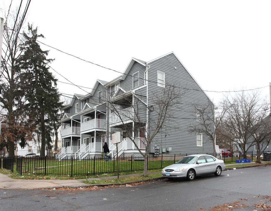 1-5 Clay St in Hartford, CT - Building Photo