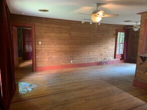 1021 Oak Dr in Huntsville, TX - Building Photo - Building Photo