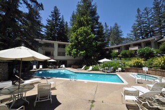 20720 4th St, Unit 14 in Saratoga, CA - Building Photo - Building Photo