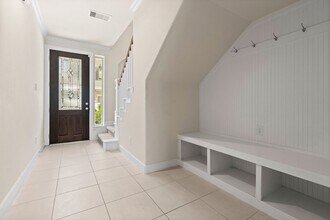 2021 Cambridge Heights Pl in Houston, TX - Foto de edificio - Building Photo