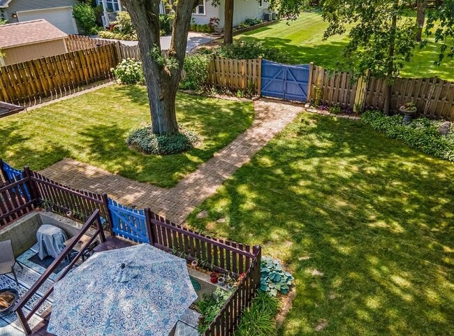 80 S Williams St in Crystal Lake, IL - Foto de edificio - Building Photo