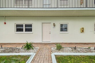 8 Glencoe Pl, Unit 107 in Dunedin, FL - Building Photo - Building Photo