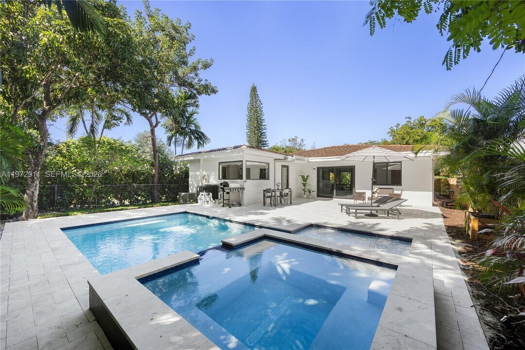 1860 SW 13th St in Miami, FL - Building Photo