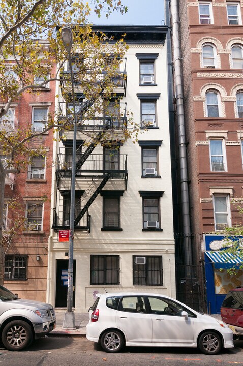 230 Sullivan St in New York, NY - Foto de edificio