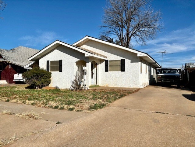 305 E Tate St in Brownfield, TX - Building Photo - Building Photo