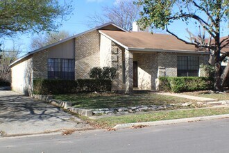 5711 Larkdale Dr in San Antonio, TX - Building Photo - Building Photo