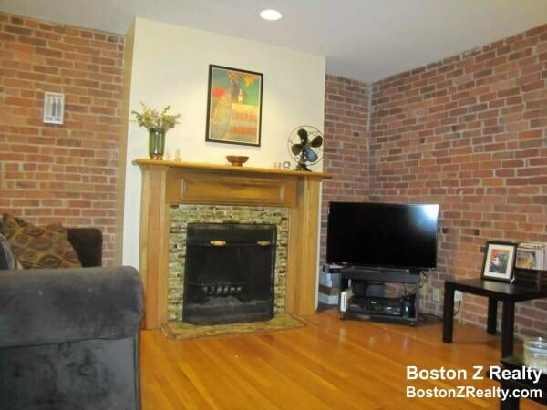 87 Gainsborough St, Unit 205 in Boston, MA - Building Photo - Building Photo