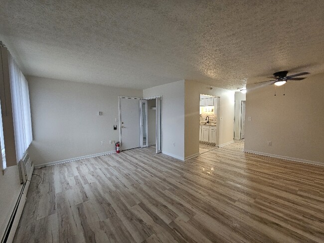 1851 W 13 Mile Rd in Madison Heights, MI - Building Photo - Building Photo