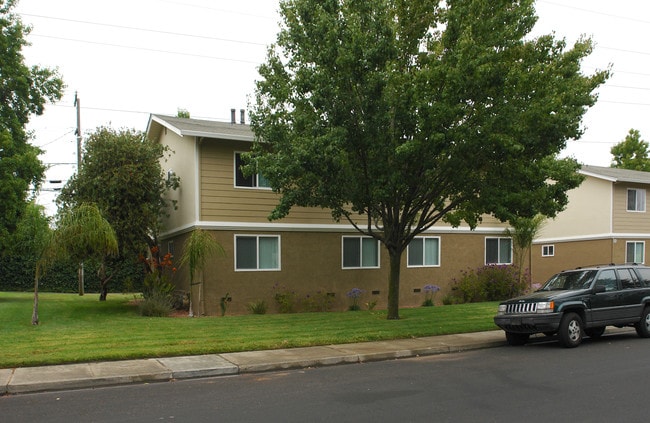 Rinconada Court Apartments in Los Gatos, CA - Building Photo - Building Photo