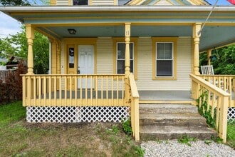 11 Green St in Rochester, NH - Building Photo - Building Photo