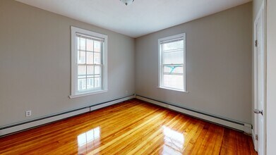 280 McGrath Hwy, Unit 1 in Somerville, MA - Building Photo - Building Photo