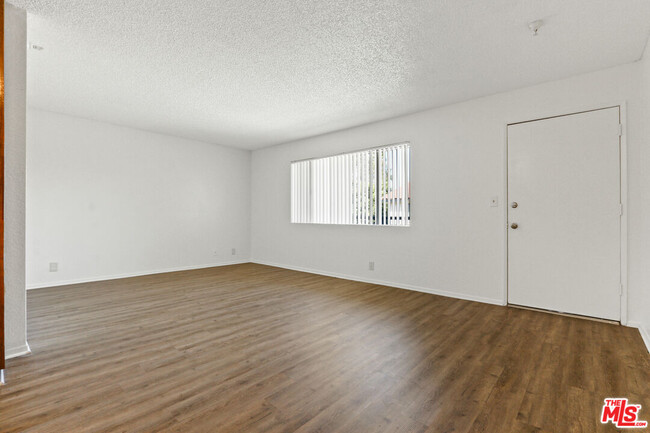 12100 Birch Ave in Hawthorne, CA - Building Photo - Building Photo