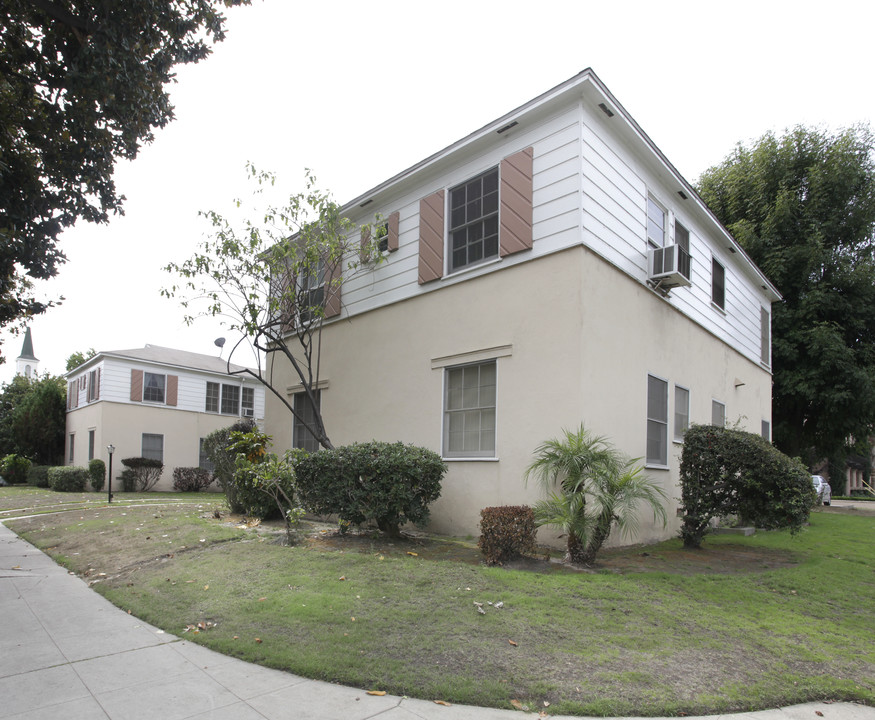 4317-4327 Cahuenga Blvd in North Hollywood, CA - Building Photo