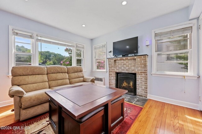 10 Fletcher Ave in Greenwich, CT - Foto de edificio - Building Photo