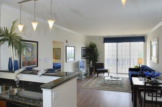 Regency Place in Oakbrook Terrace, IL - Building Photo - Building Photo