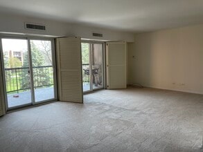 1515 E Central Rd in Arlington Heights, IL - Building Photo - Building Photo