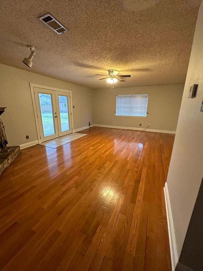 557 Esplanade St in La Place, LA - Building Photo - Building Photo