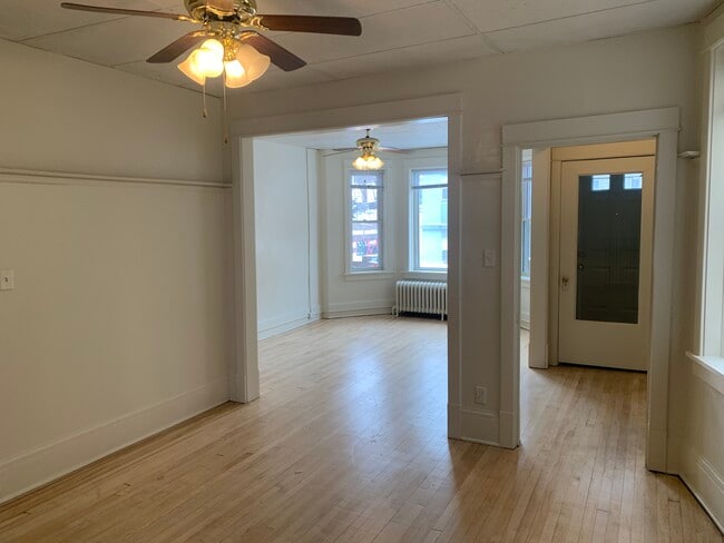122 W 4th St, Unit 122B in Duluth, MN - Building Photo - Building Photo