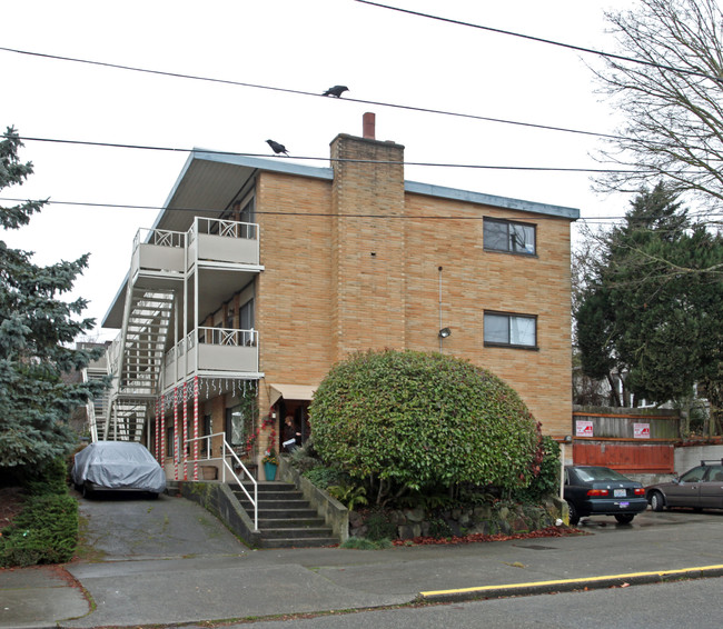 Sunnyside Apartments in Seattle, WA - Building Photo - Building Photo