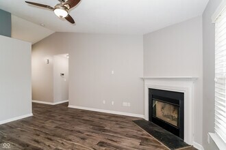 8520 Gold Rush Way in Indianapolis, IN - Foto de edificio - Building Photo