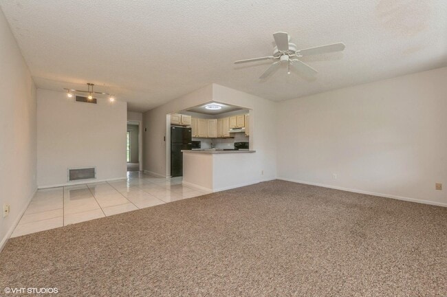 2403 Lowson Blvd, Unit fairway condo in Delray Beach, FL - Building Photo - Building Photo