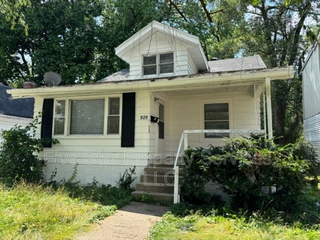 property at 925 N 15th St