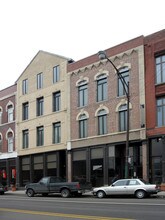 683-685 N Milwaukee Ave in Chicago, IL - Foto de edificio - Building Photo