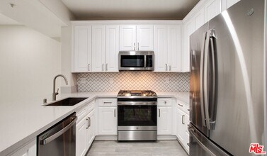 6260 W 3rd St in Los Angeles, CA - Building Photo - Building Photo