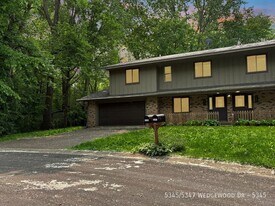 5345-5347 Wedgewood Dr in Shorewood, MN - Building Photo