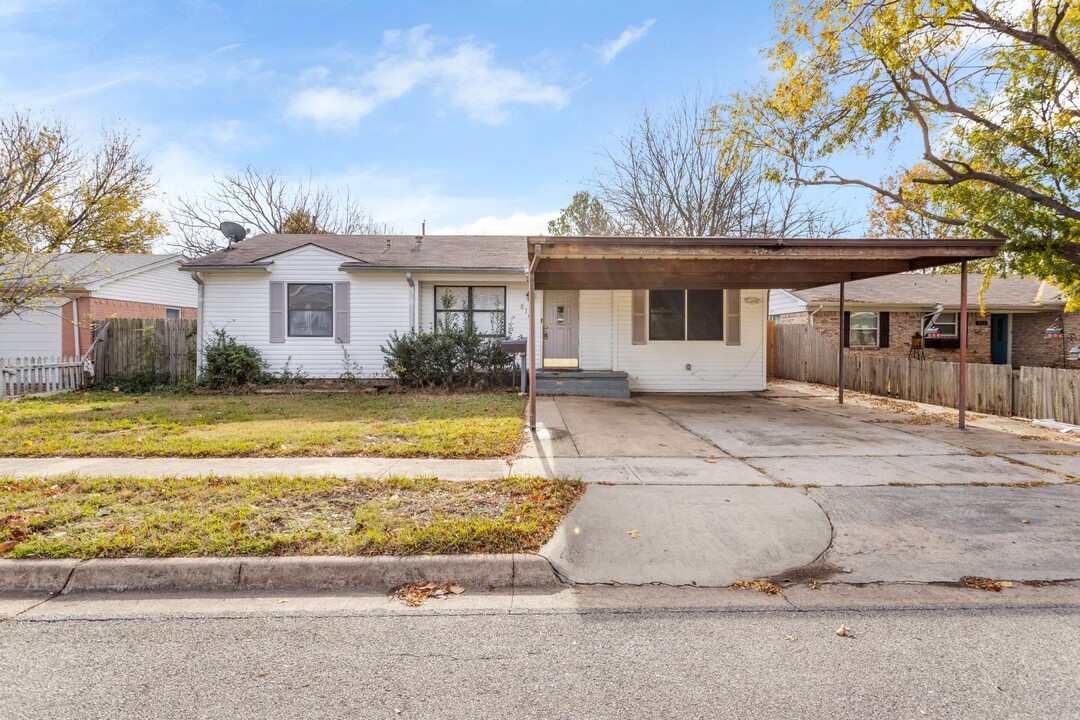 814 E Centennial St in Sherman, TX - Building Photo