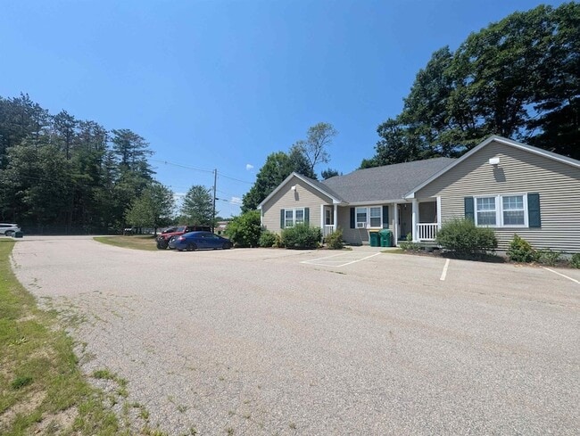 74 Brock St in Rochester, NH - Building Photo - Building Photo