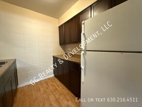 227 Uteg St in Crystal Lake, IL - Building Photo - Building Photo