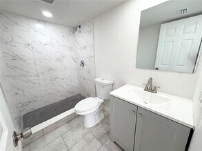 4119 Woodside Dr in Coral Springs, FL - Foto de edificio - Building Photo