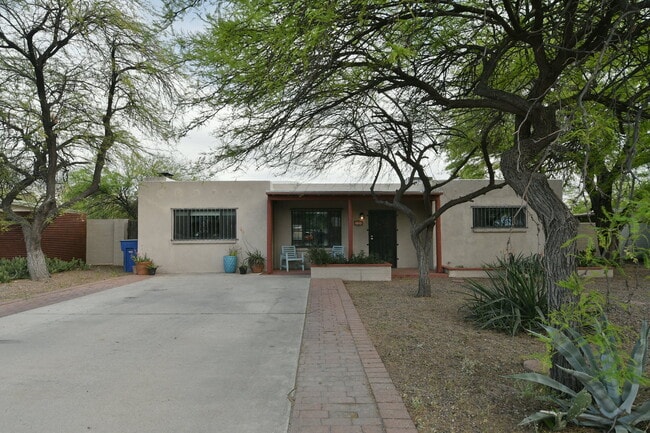 2842 E Blacklidge Dr in Tucson, AZ - Building Photo - Building Photo
