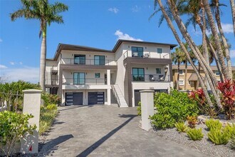 12400 Capri Cir N in Treasure Island, FL - Building Photo - Building Photo