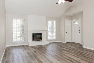 4515 Tangle Creek Ln in Spring, TX - Foto de edificio - Building Photo