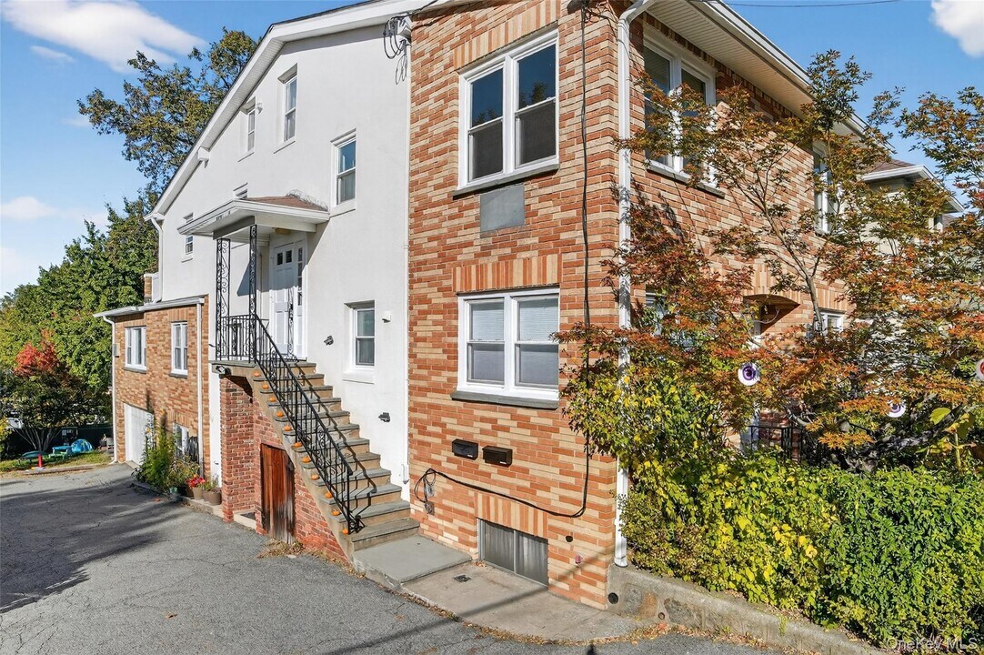 47 New Broadway in Sleepy Hollow, NY - Building Photo