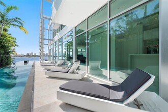 440 S Hibiscus Dr in Miami Beach, FL - Foto de edificio - Building Photo