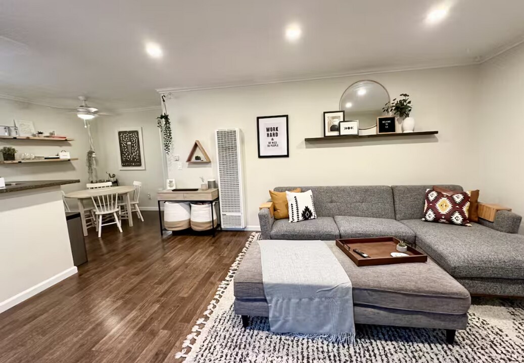 1522 Centinela Ave in Los Angeles, CA - Building Photo