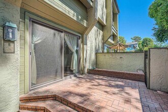 3253 Caminito Eastbluff in San Diego, CA - Foto de edificio - Building Photo