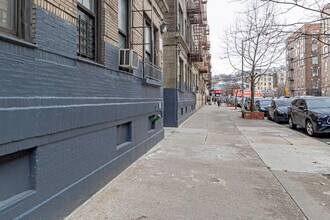 25-31 Post Ave in New York, NY - Building Photo - Building Photo
