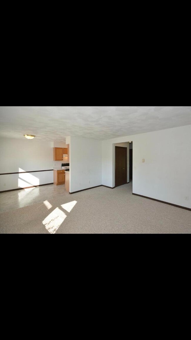 34122 Vauxhill Dr, Unit 4 in Paw Paw, MI - Foto de edificio - Building Photo