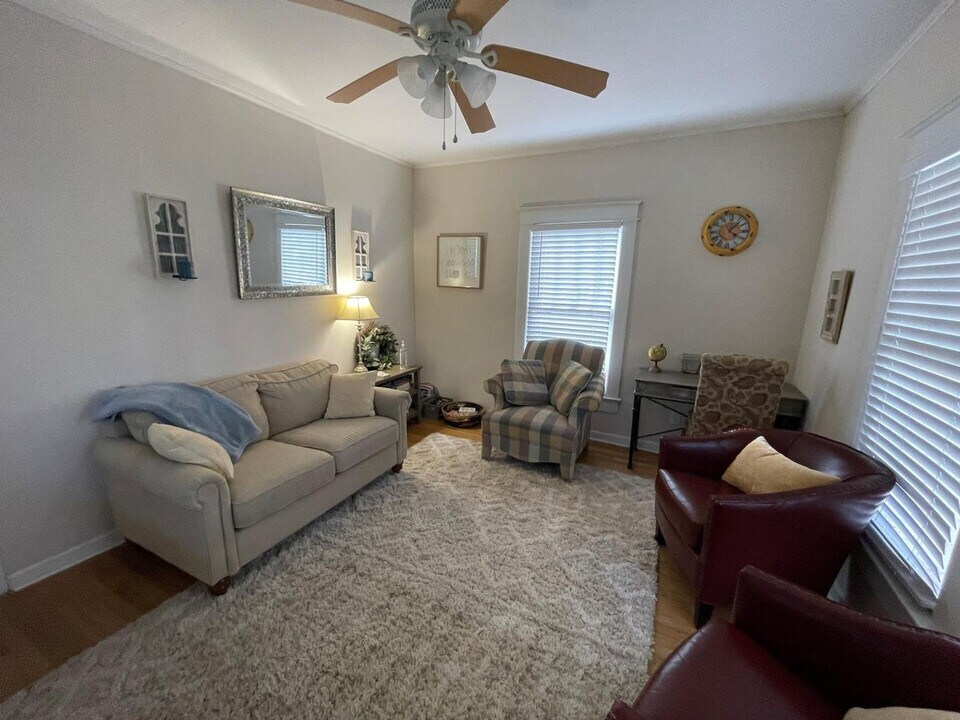 200 Hunter St in Cary, NC - Building Photo