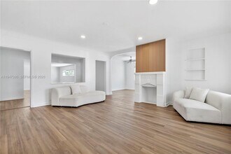 2350 SW 26th St in Miami, FL - Building Photo - Building Photo