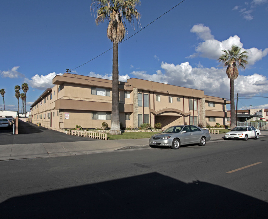 Twin Palms Apartments in Westminster, CA - Foto de edificio