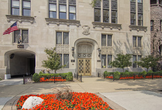 1242 N Lake Shore Dr in Chicago, IL - Foto de edificio - Building Photo