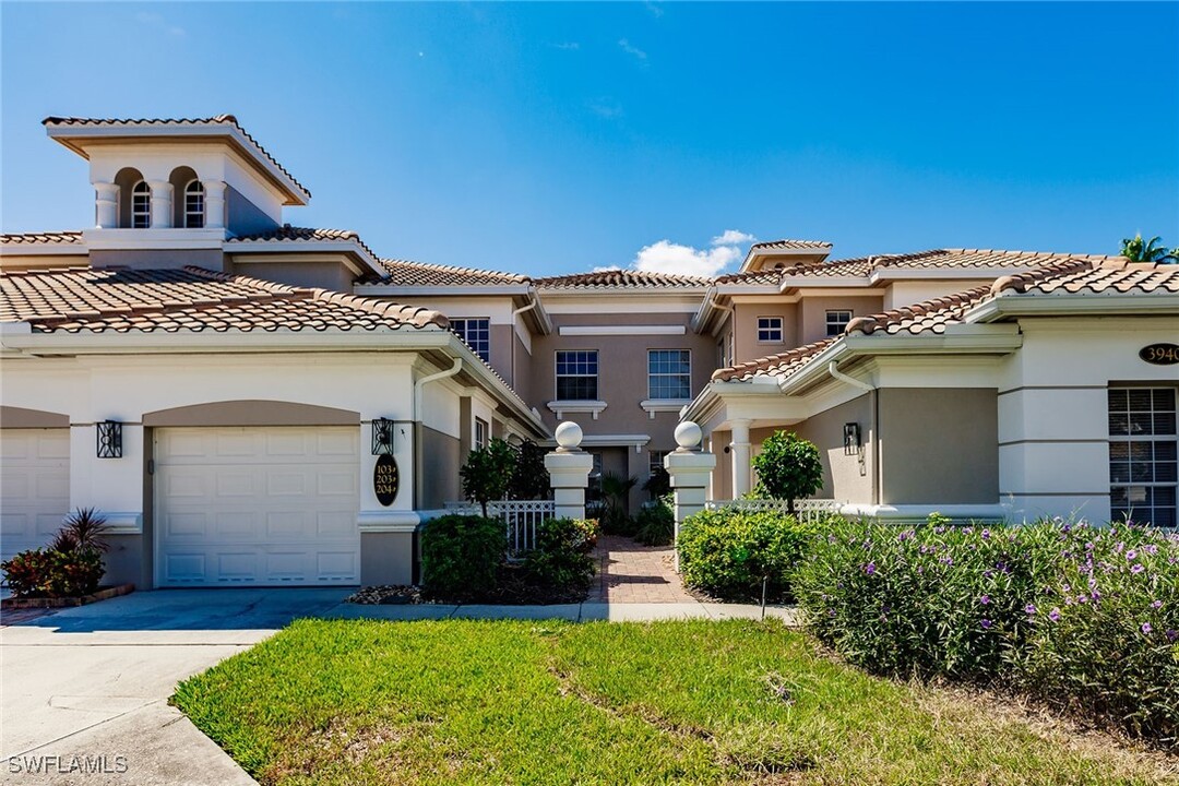 3940 Deer Crossing Ct in Naples, FL - Foto de edificio