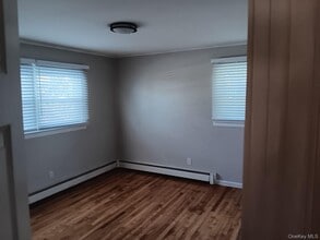 150 Albany Ave in West Babylon, NY - Building Photo - Building Photo